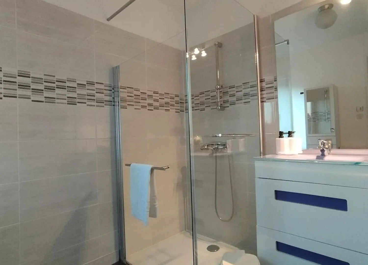 Maison Serra 4 Etoiles Avec Piscine Privee, Dependance Le Vigan  0*, Le Vigan (Lot) France